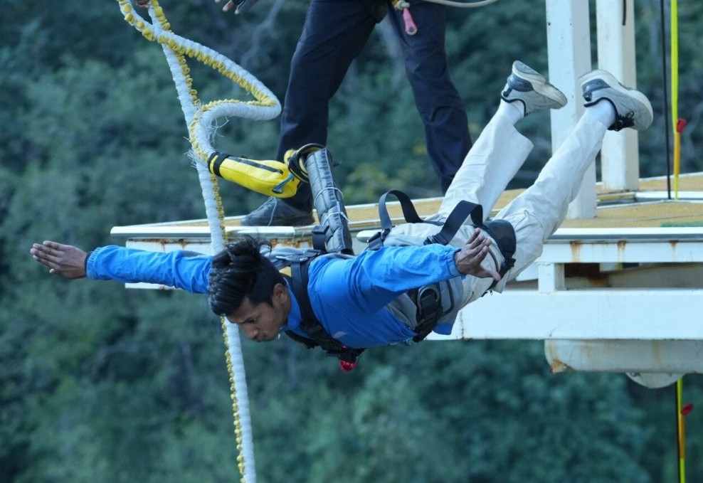 bungee jumping setup